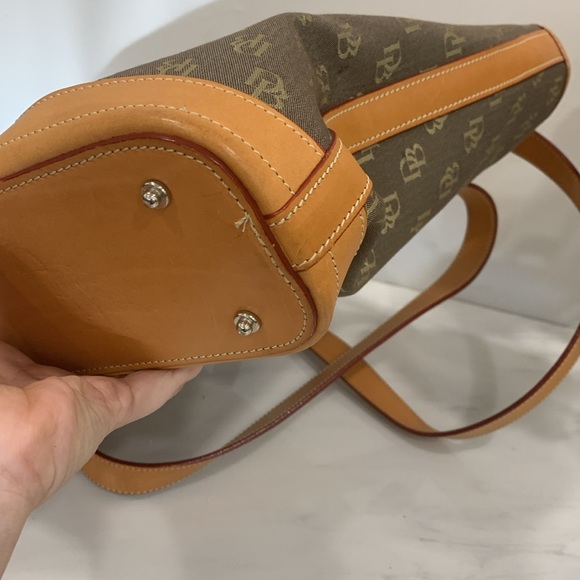 DOONEY & BOURKE Cabriolet Monogram Tote & Matching Kiss Lock Wallet - Picture 8 of 15